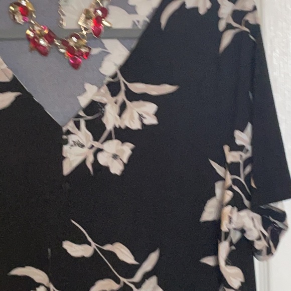 Ladies blouse - Picture 2 of 3